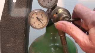 How to set the oxy acetylene regulators [upl. by Rhpotsirhc]