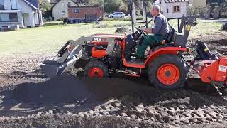 Kubota B1241 z ładowaczem MX C1 [upl. by Cantu]