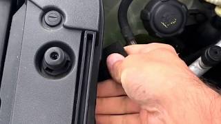 Tutorial How to replace front turn signal bulb on Renault scénic 2 [upl. by Nah]