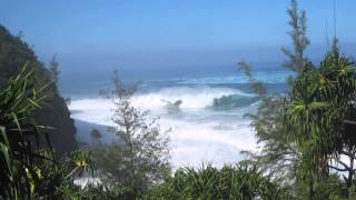 Hanakapiai Beach Amazing Waves [upl. by Dustan]