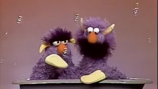 Sesame Street  TwoHeaded Monster Bathtime 1980 [upl. by Anyala]