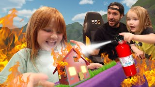 HOUSE FiRE ESCAPE 🔥 Roblox Family party for Niko’s birthday Fashion Show with new Adley merch [upl. by Eitsyrk]