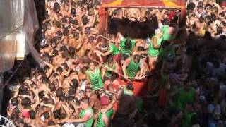 How To Enjoy The Spanish Festival  La Tomatina [upl. by Hospers]